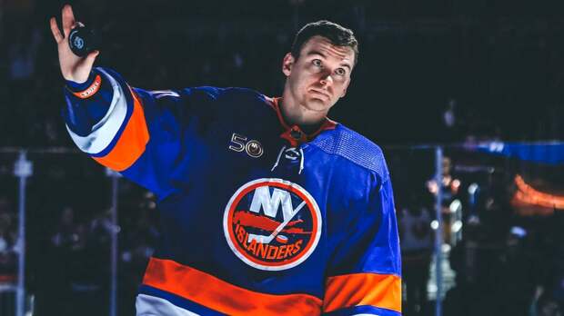 Сорокин с 35 сэйвами против «Эдмонтона» признан второй звездой дня в НХЛ