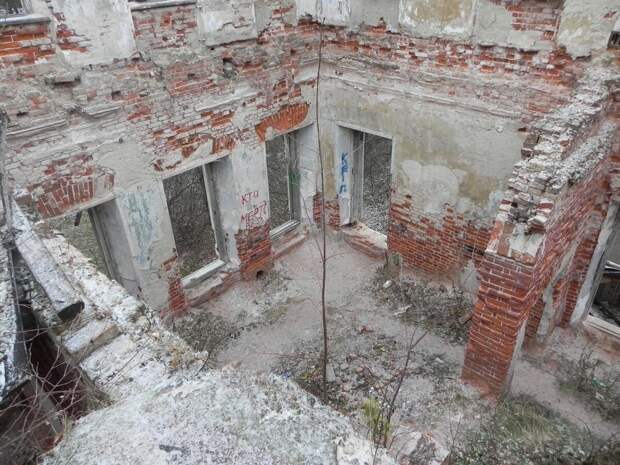 Часто разрушенные усадьбы остаются никому не нужные под обломками своего прошлого. Но свершаются чудеса, и их покупают инвесторы, вот только с какой целью они их приобретают?-17-2