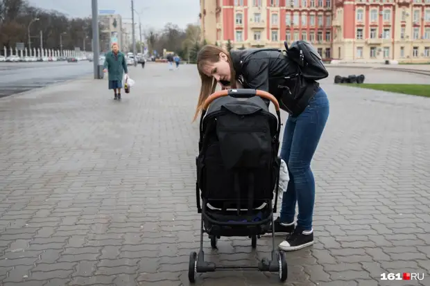 За первого и второго рассчитайтесь: как оформить выплату на детей до 3 лет и почему это может быть невыгодно