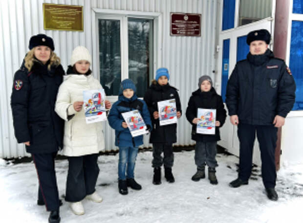 Транспортные полицейские Мордовии поздравили детей с Новым годом и Рождеством