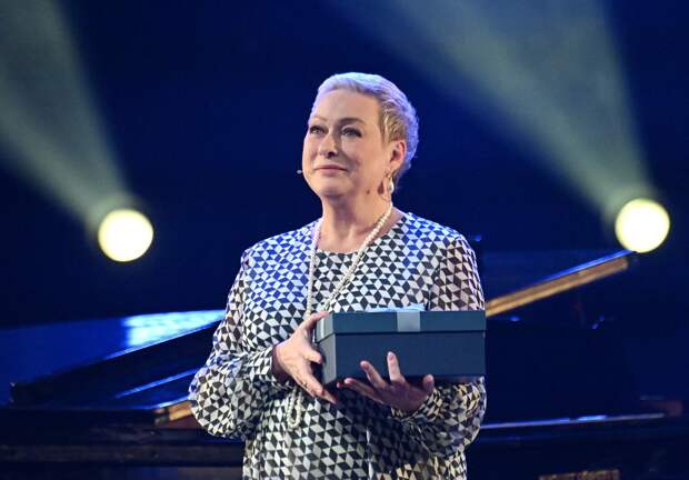 Роман с женатым коллегой и тяжелая болезнь: черная полоса в жизни Ароновой