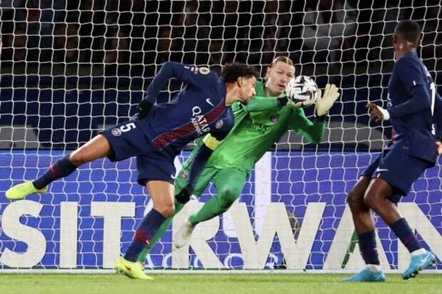 Сафонов сыграл за «ПСЖ» спустя полгода — и как! Вытащил мёртвый мяч, а клуб забил 5! Видео
