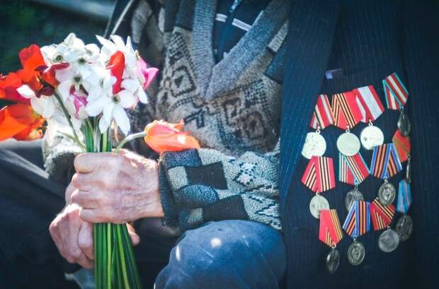 Путин: Ветеранам войны к 75-летию Победы выплатят 75 тыс. рублей