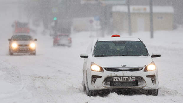 В Госдуме предложили запретить завышение цен на такси в непогоду