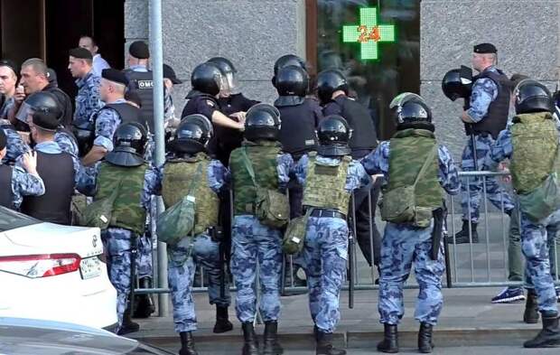 России готовят «прививки» не только от коронавируса, но и от «цветных револ