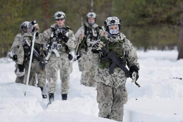 Финляндия из-за страха перед Россией начнет производить запрещенное оружие