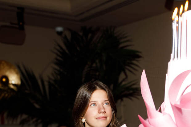 Телеведущая Барановская и футболист Аршавин поздравили дочь с совершеннолетием