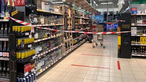 Запрет на продажу алкоголя нужно распространить на выходные дни – депутат Госдумы