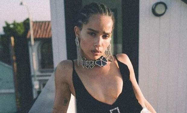 Зои Кравиц, Хейли Бибер и другие на онлайн-показе Saint Laurent