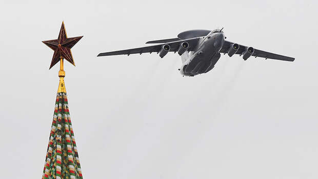 Авиационный комплекс дальнего радиолокационного обнаружения А-50 на воздушном параде Победы в Москве, 9 мая 2020 года