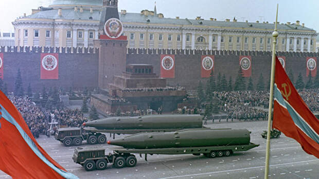 В США рассказали, за чем охотились западные разведки на советских парадах