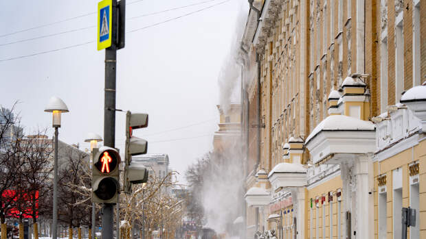 Раскрыты причины массового обрушения крыш от снега в России