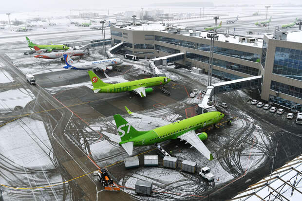 ТАСС: четыре самолета не смогли сесть в Москве из-за ограничений на полеты