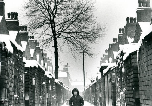 Обаяние трущоб Манчестера в фотографиях Ширли Бейкер 1960-х годов 24