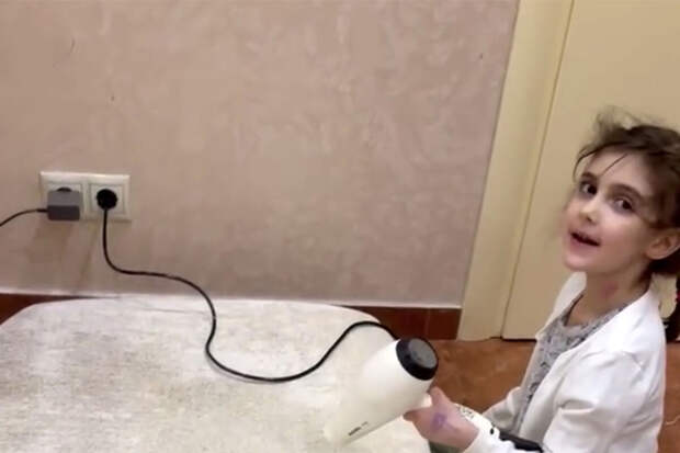 Жена актера Эммануила Виторгана опубликовала домашние кадры с их дочерью