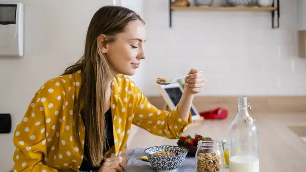 Диетолог Тутельян назвал два важных закона науки о питании