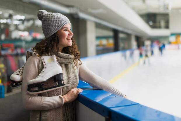 В Лужниках строят огромный каток на 16 тыс. кв. м для трех тысяч посетителей