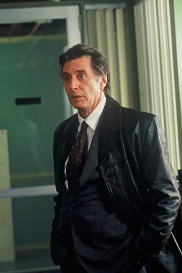 Встречается с 28-летней девушкой и танцует на улицах: как сейчас выглядит и чем занимается Аль Пачино