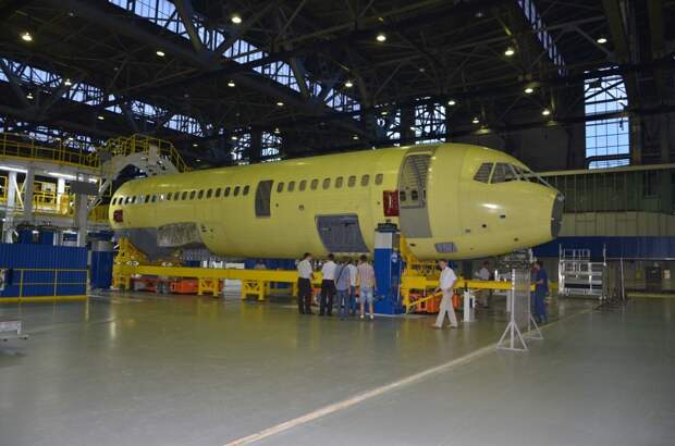 В Иркутске презентовали новейший российский пассажирский самолет МС-21.