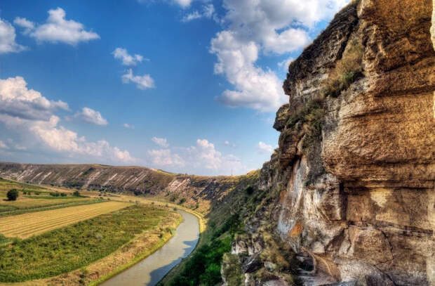 Молдова становится все привлекательнее для туристов: экспорт туристических услуг вырос на 18%