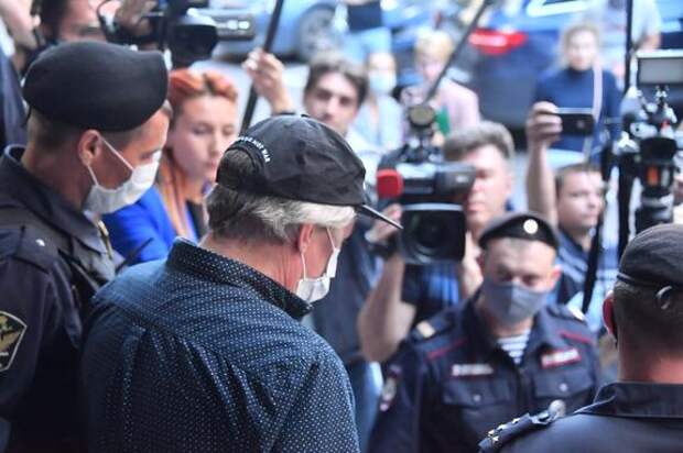 Адвокат Ефремова обвинил судью в заинтересованности в исходе дела: «Пусть сразу казнят»