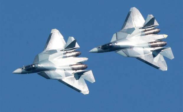 На фото: российские истребители пятого поколения Су-57