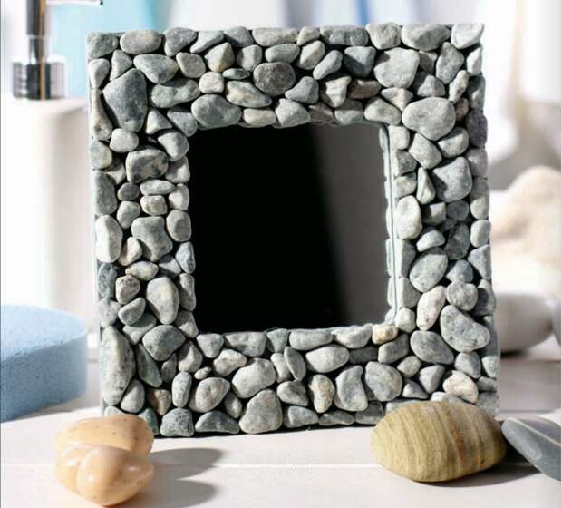 Каменная рамка для зеркала.