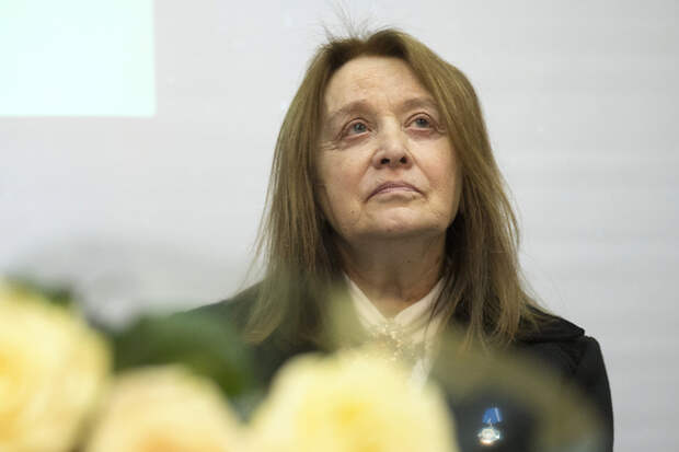 Сидит у окошка, взгляд в пустоту: дочь опубликовала фото Маргариты Тереховой, от которого разрывается сердце