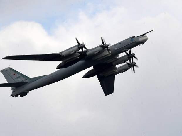 Ту-95МС ВКС РФ выполнили плановый полет над водами Баренцева и Норвежского морей