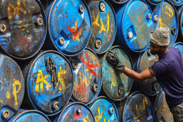 Аналитик Бахтин ожидает баррель Brent выше $150 при эскалации на Ближнем Востоке