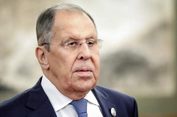 Лавров провел телефонный разговор с главой МИД ОАЭ