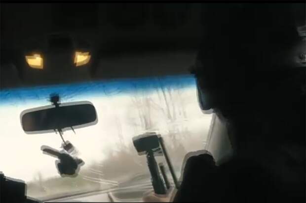 Военкоры ANNA News и "КП" попали под удар дрона ВСУ и сняли атаку