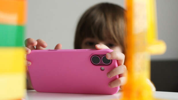 Страшные последствия? Стоит ли ограничивать детям до пяти лет время у экранов