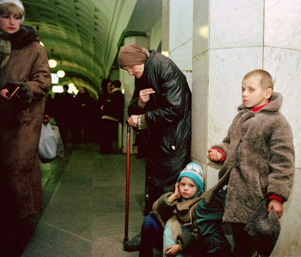 В Екатеринбурге 7-летиний ребёнок просил еду у прохожих: Папы нет, мама умерла