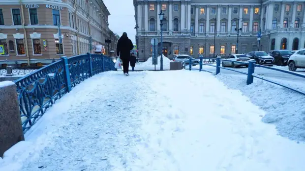 Погода в питере в ноябре 2023. Питер ноябрь 2021. Питер ноябрь 2021 фото. Варламов на сугробе в СПБ. 19 Ноября в СПБ ноябрьский снег.