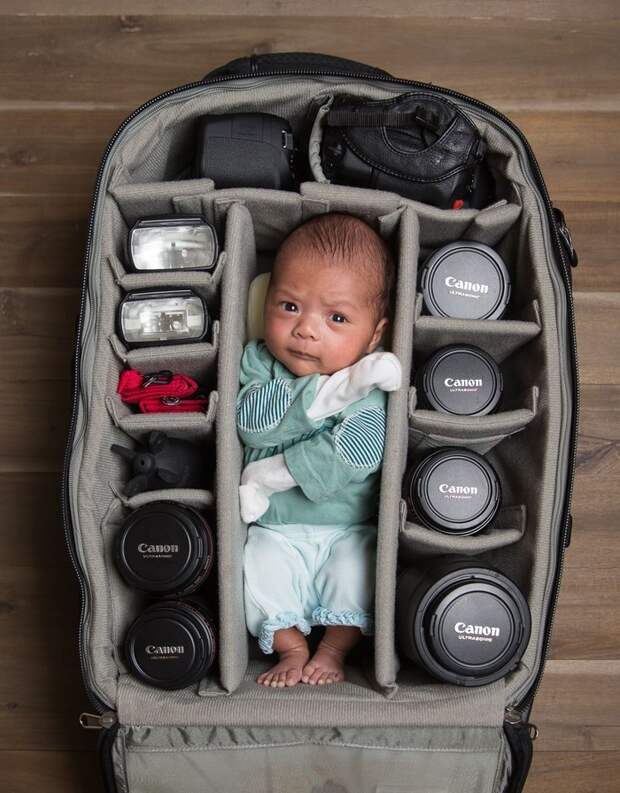 Фотографы снимают своих крошек детей в фотосумках