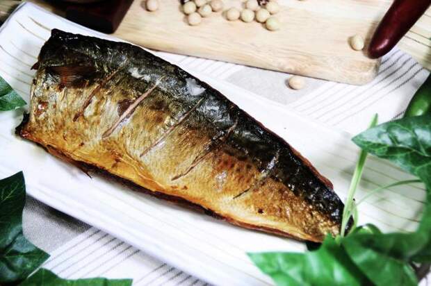 Вкуснейшая скумбрия без коптильни и всего за 3 минуты. Вкуснейшая скумбрия без коптильни и всего за 3 минуты.