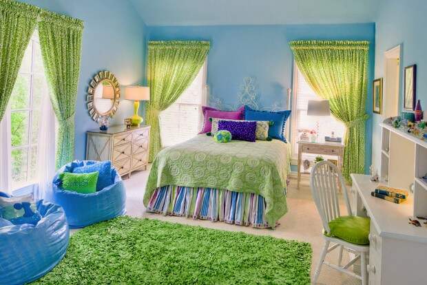 голубая комната с зелеными шторами — комната для девочки