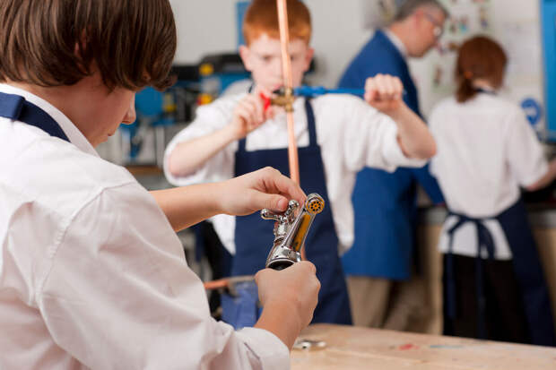 Минпросвещения: колледжи формируют в России новый средний класс