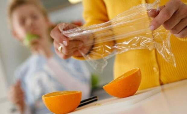 11 скрытых возможностей пищевой пленки, которая сгодится не только для кухни