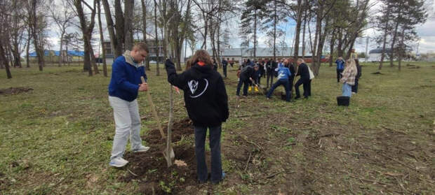 Молодежь Майкопа участвует в патриотической акции по благоустройству города