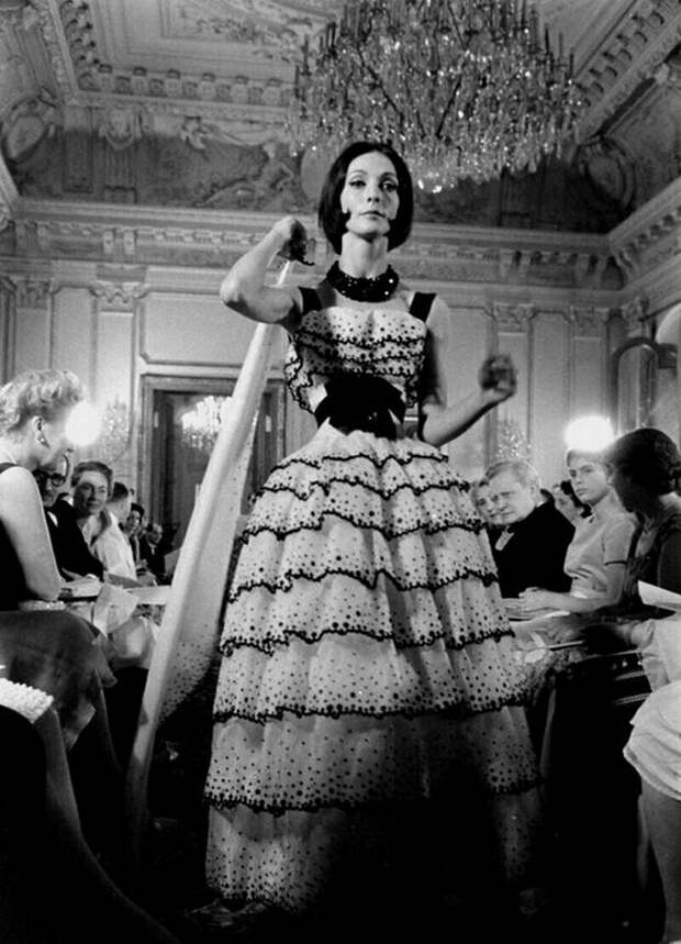 18 снимков о том, как Dior привез французскую моду в СССР