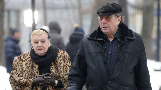 СК задержал актрису Дрожжину и ее супруга по делу о мошенничестве с имуществом Баталова