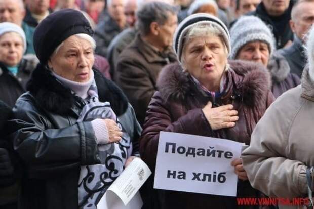 Население Украины критически сокращается, она превращается в страну, где на одного работающего будет приходиться...