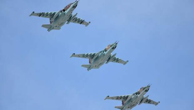 Штурмовики Су-25СМ во время военного парада в ознаменование 70-летия Победы в Великой Отечественной войне 1941-1945 годов. Архивное фото