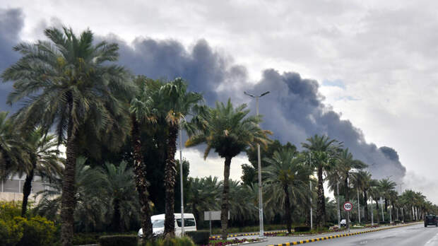 Пожар произошел после удара беспилотника на НПЗ в Кувейте