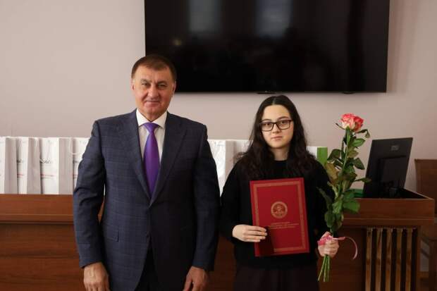 В Тахтамукайском районе детям-сиротам вручили ключи от квартир