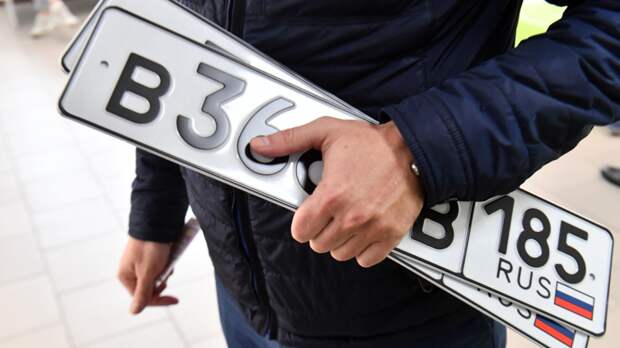 Baza: в России растёт популярность автономеров с серией «СВО»