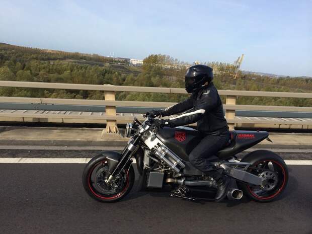 Мотоцикл MadMax с ветролетным мотором