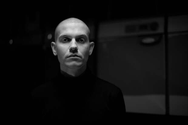 «На небесах звучит отличная музыка»: как в сети переживают уход из жизни фронтмена Shortparis Николая Комягина